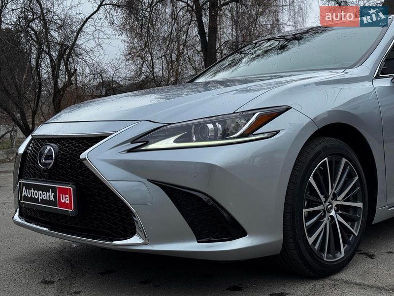 Седан Lexus ES 2023 в Киеве