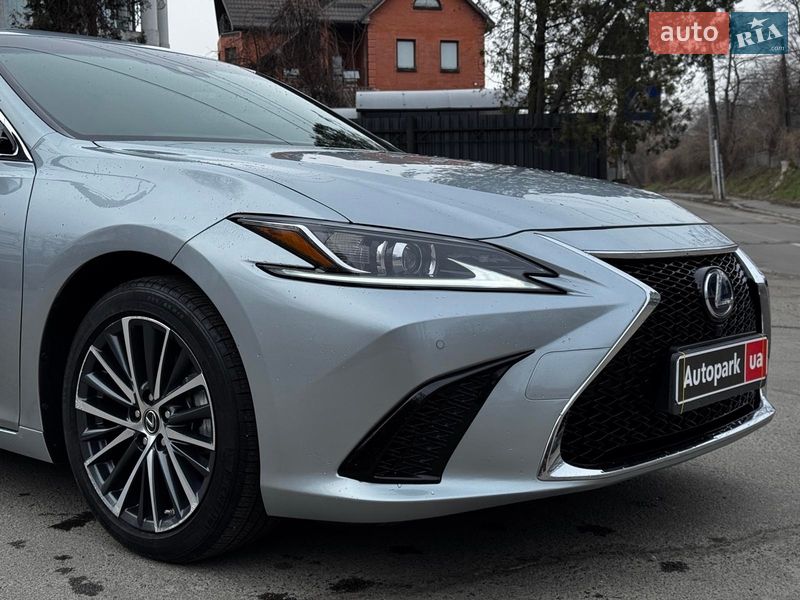 Седан Lexus ES 2023 в Киеве