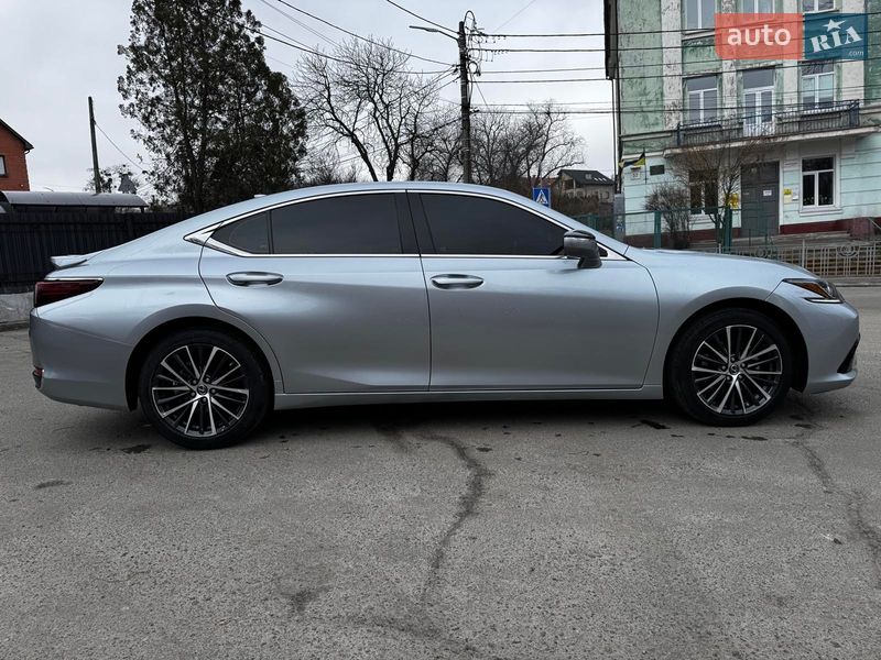Седан Lexus ES 2023 в Киеве