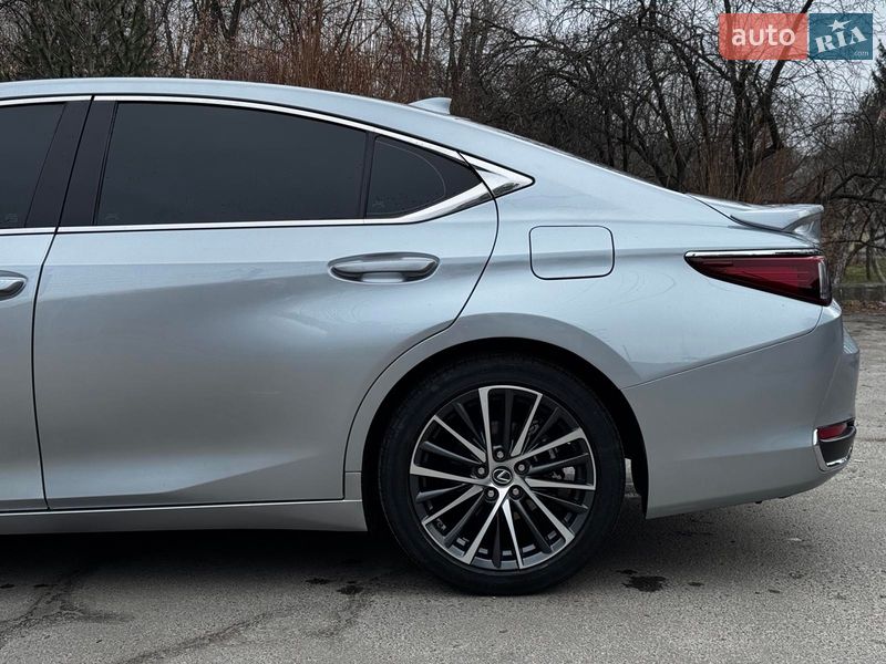 Седан Lexus ES 2023 в Киеве