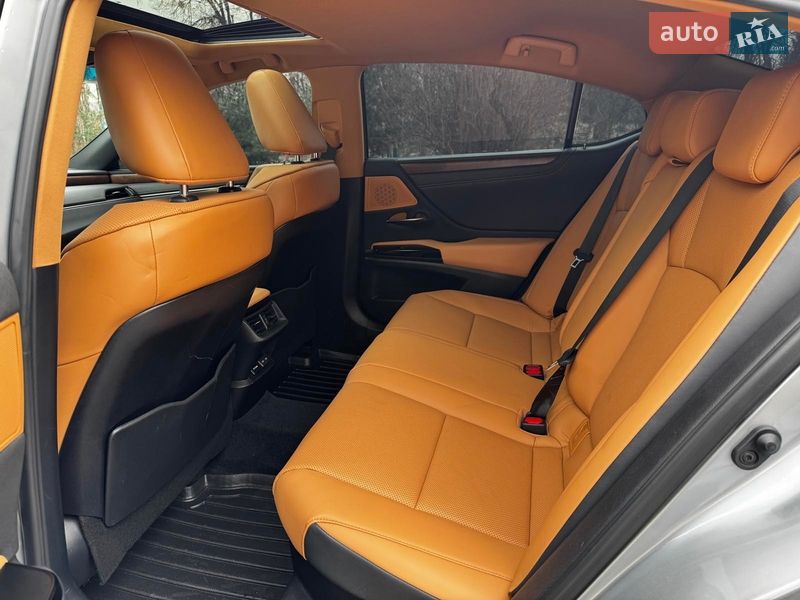 Седан Lexus ES 2023 в Киеве