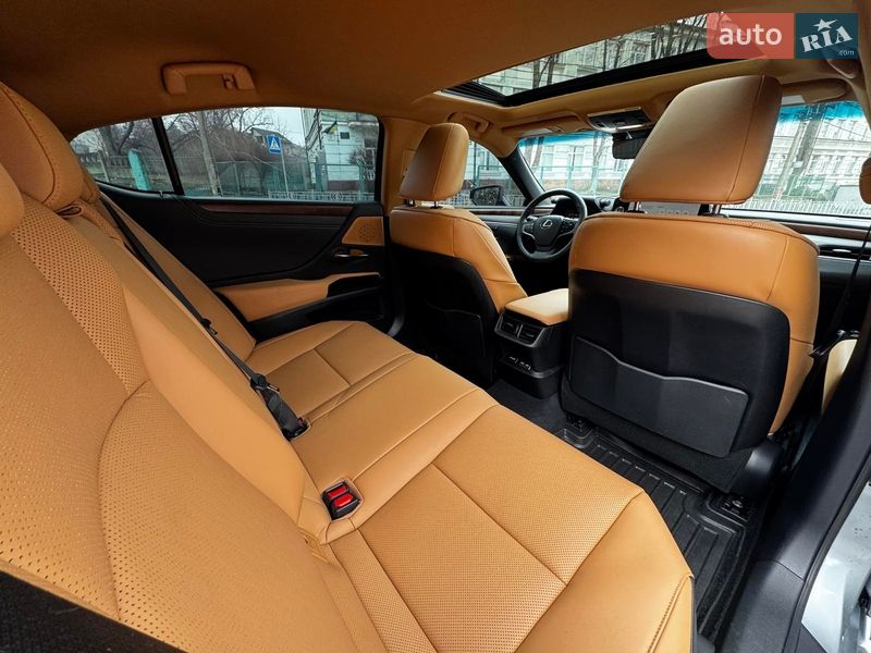 Седан Lexus ES 2023 в Киеве
