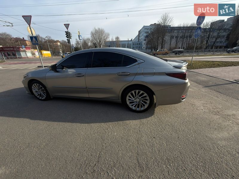 Седан Lexus ES 2018 в Кропивницком