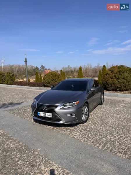 Lexus ES