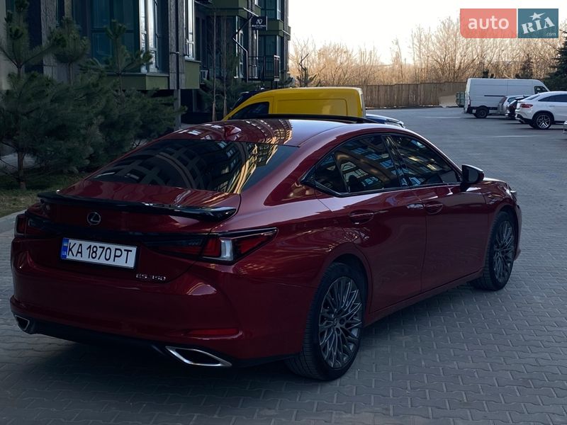 Седан Lexus ES 2019 в Киеве
