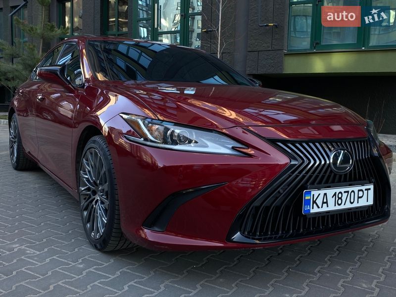 Седан Lexus ES 2019 в Киеве