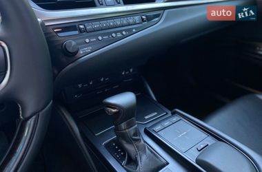 Седан Lexus ES 2019 в Киеве
