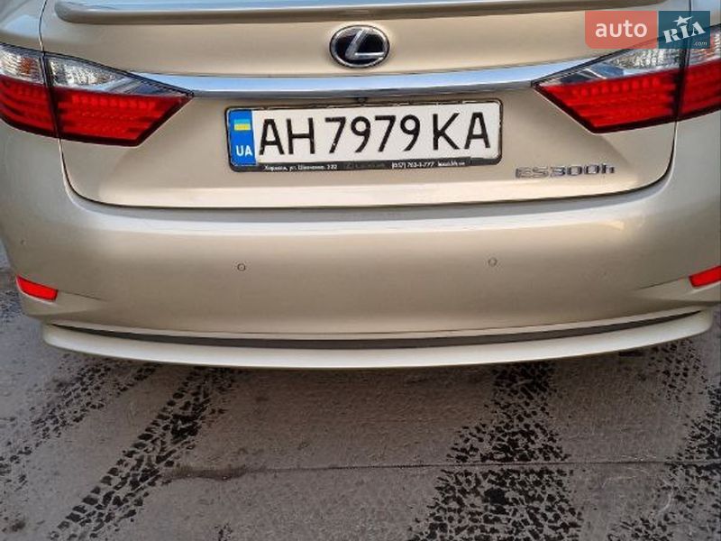 Седан Lexus ES 2015 в Кривом Роге
