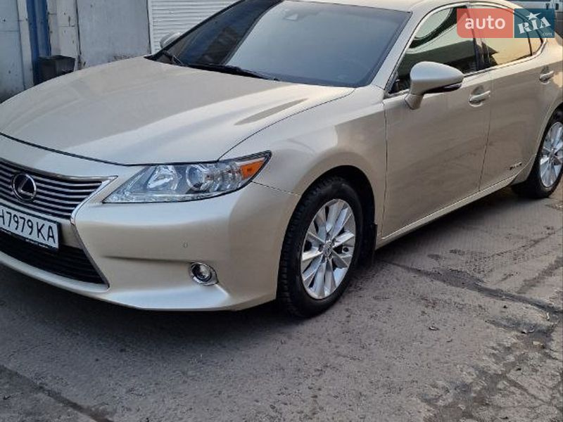 Седан Lexus ES 2015 в Кривом Роге