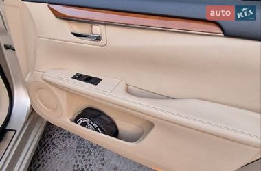 Седан Lexus ES 2015 в Кривом Роге