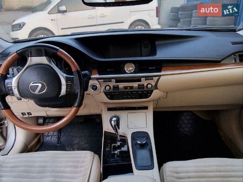 Седан Lexus ES 2015 в Кривом Роге