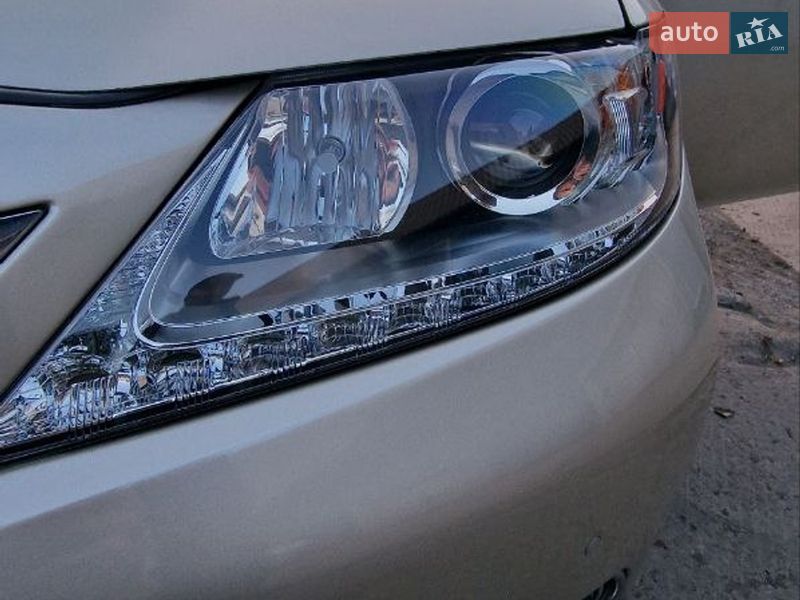 Седан Lexus ES 2015 в Кривом Роге