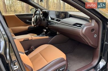 Седан Lexus ES 2020 в Новояворовске