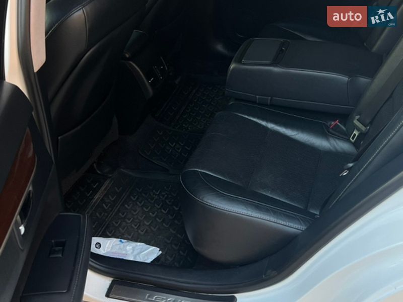 Седан Lexus ES 2013 в Чернігові