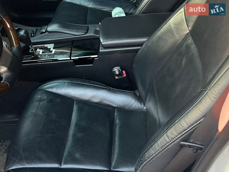 Седан Lexus ES 2013 в Чернігові