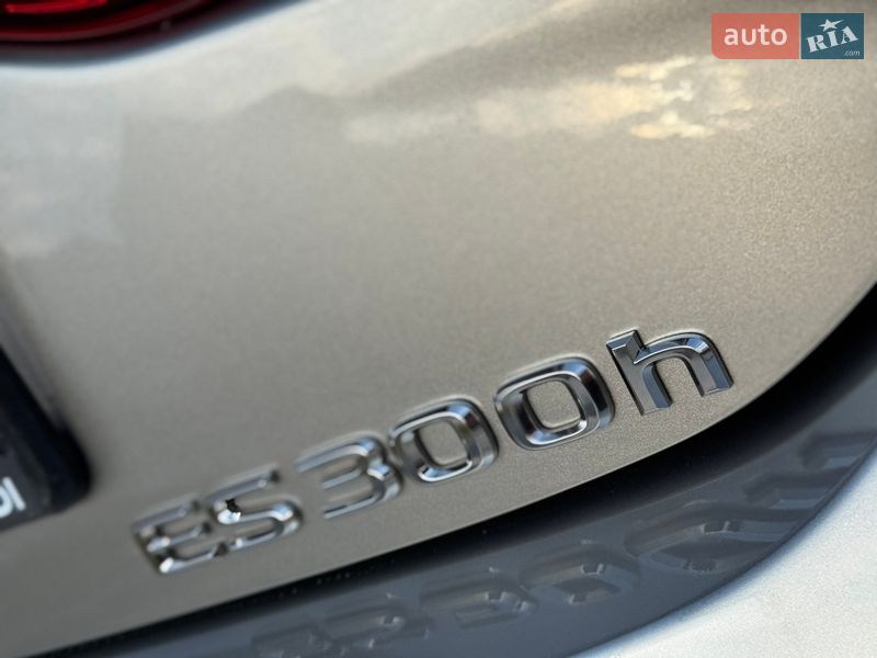 Седан Lexus ES 2023 в Виннице