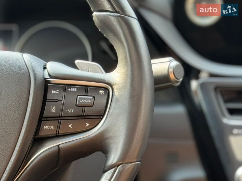 Седан Lexus ES 2023 в Виннице