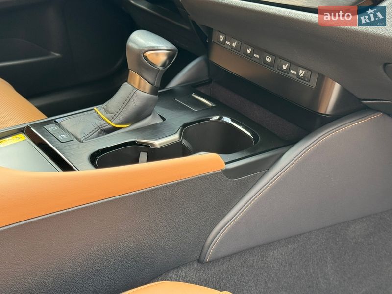 Седан Lexus ES 2023 в Виннице
