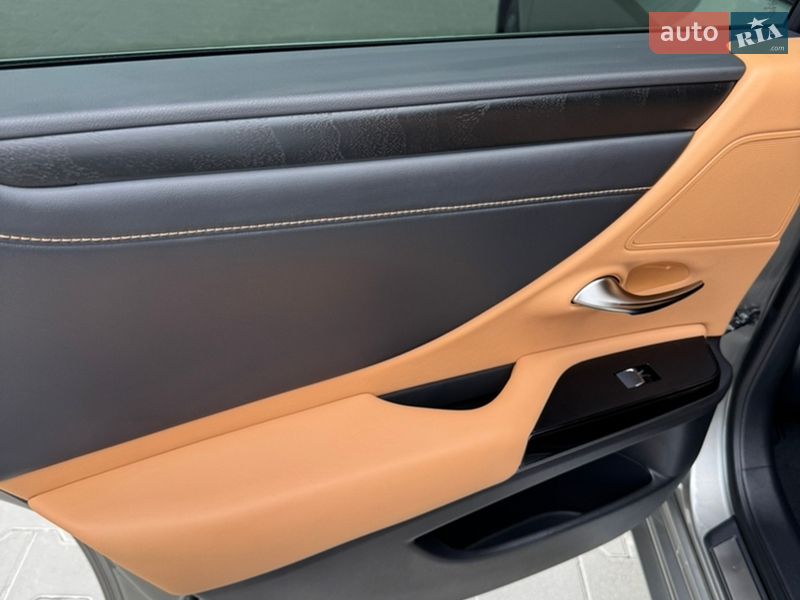 Седан Lexus ES 2023 в Виннице