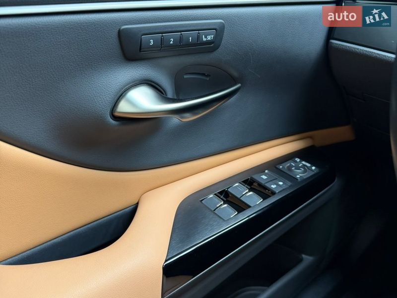 Седан Lexus ES 2023 в Львове фото 45 Седан Lexus ES 2023 в Львове