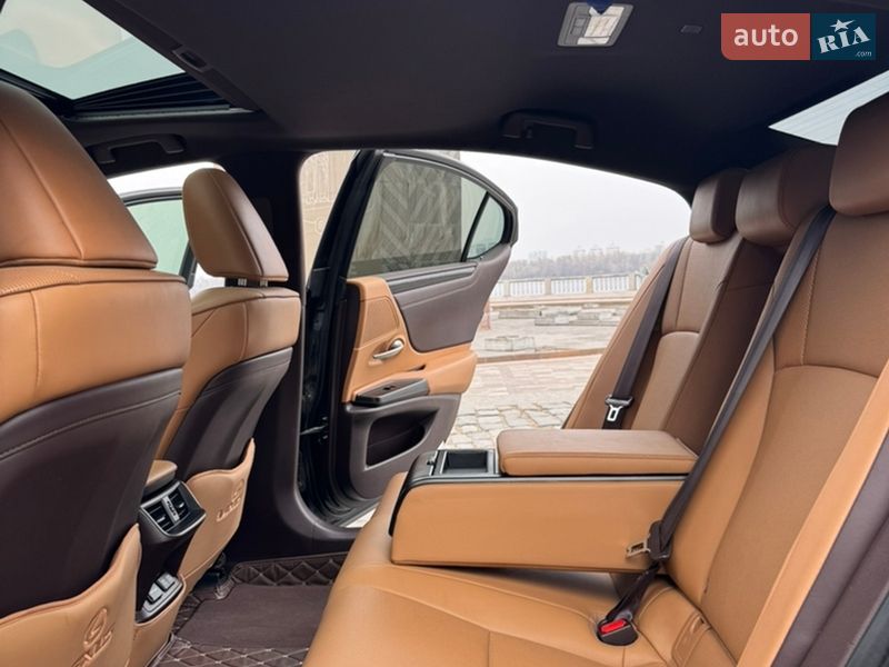 Седан Lexus ES 2018 в Києві фото 40 Седан Lexus ES 2018 в Києві
