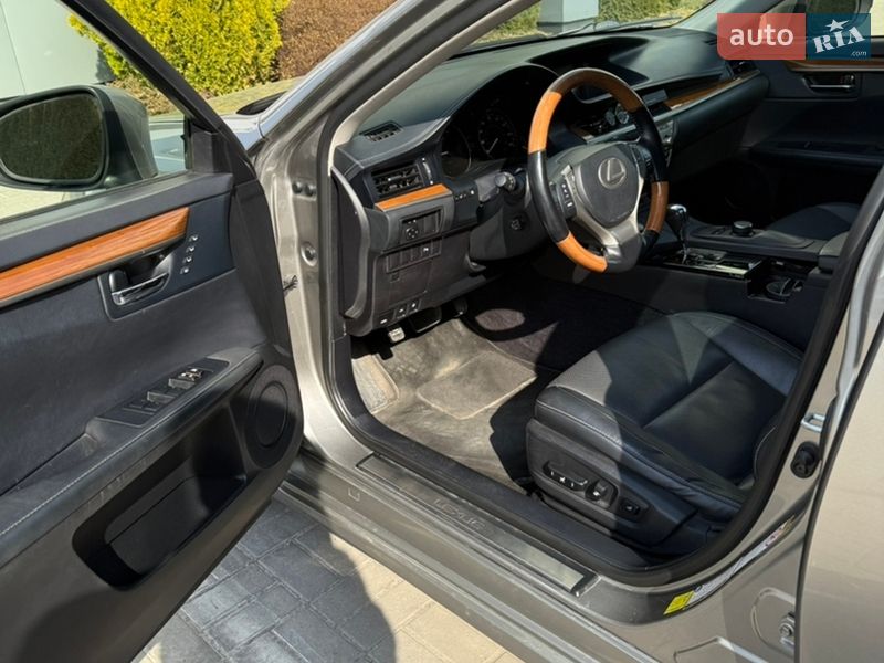 Седан Lexus ES 2015 в Львові фото 15 Седан Lexus ES 2015 в Львові
