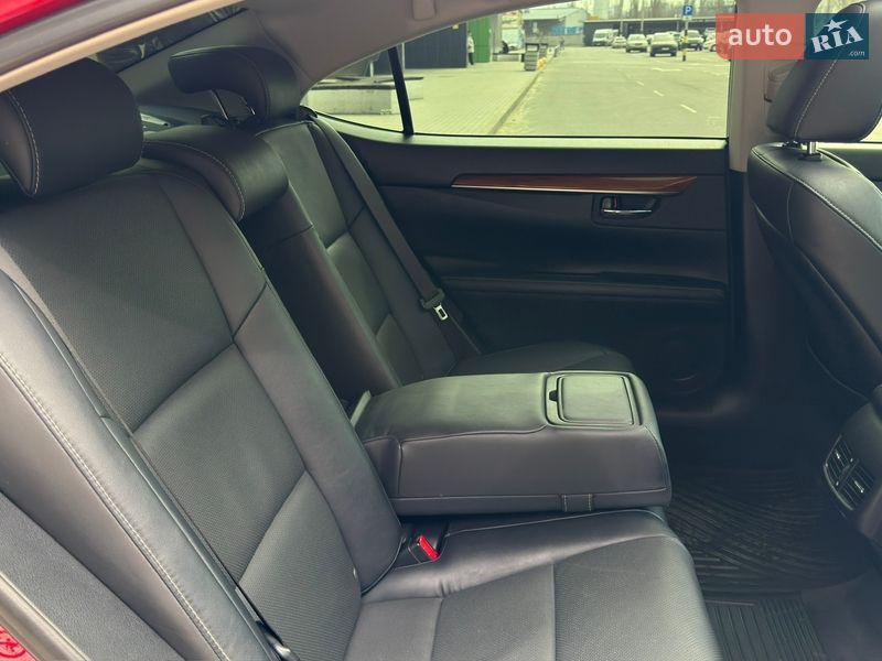 Седан Lexus ES 2014 в Києві