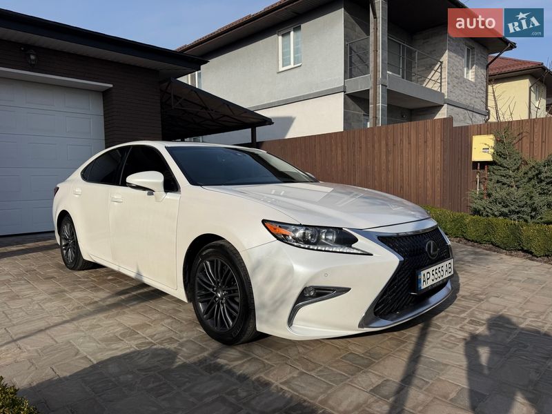 Седан Lexus ES 2018 в Киеве
