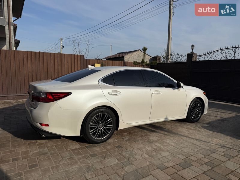 Седан Lexus ES 2018 в Киеве