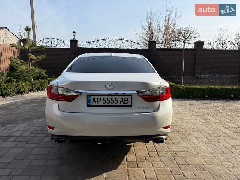 Седан Lexus ES 2018 в Киеве