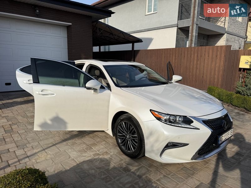 Седан Lexus ES 2018 в Киеве