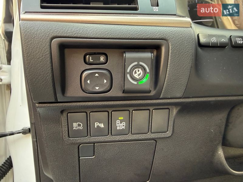 Седан Lexus ES 2018 в Киеве