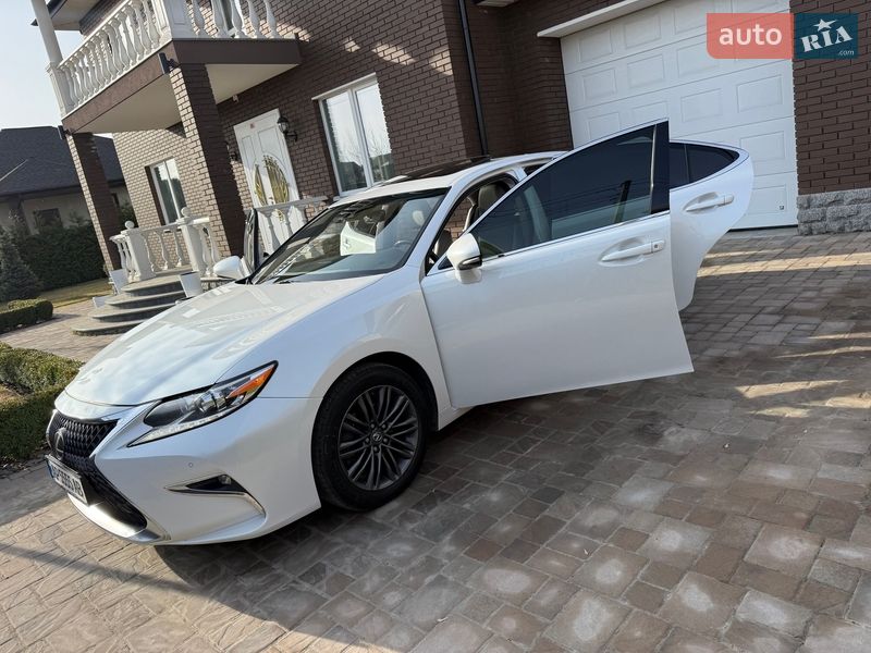 Седан Lexus ES 2018 в Киеве