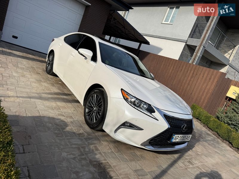 Седан Lexus ES 2018 в Киеве