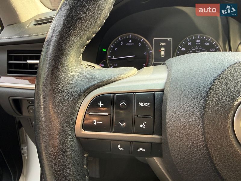 Седан Lexus ES 2018 в Киеве