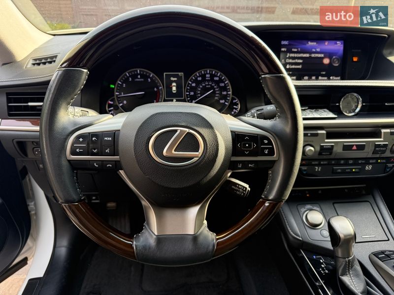 Седан Lexus ES 2018 в Киеве