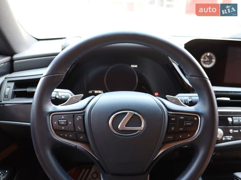 Седан Lexus ES 2022 в Львове