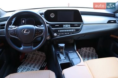 Седан Lexus ES 2022 в Львове