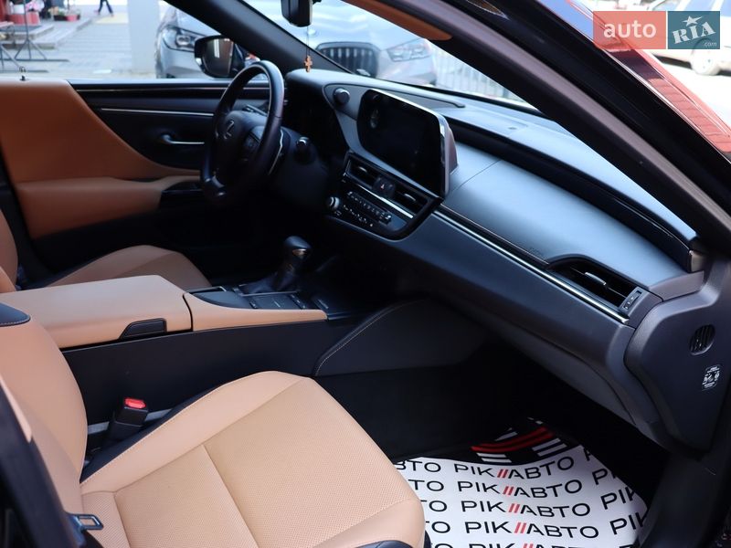 Седан Lexus ES 2022 в Львове