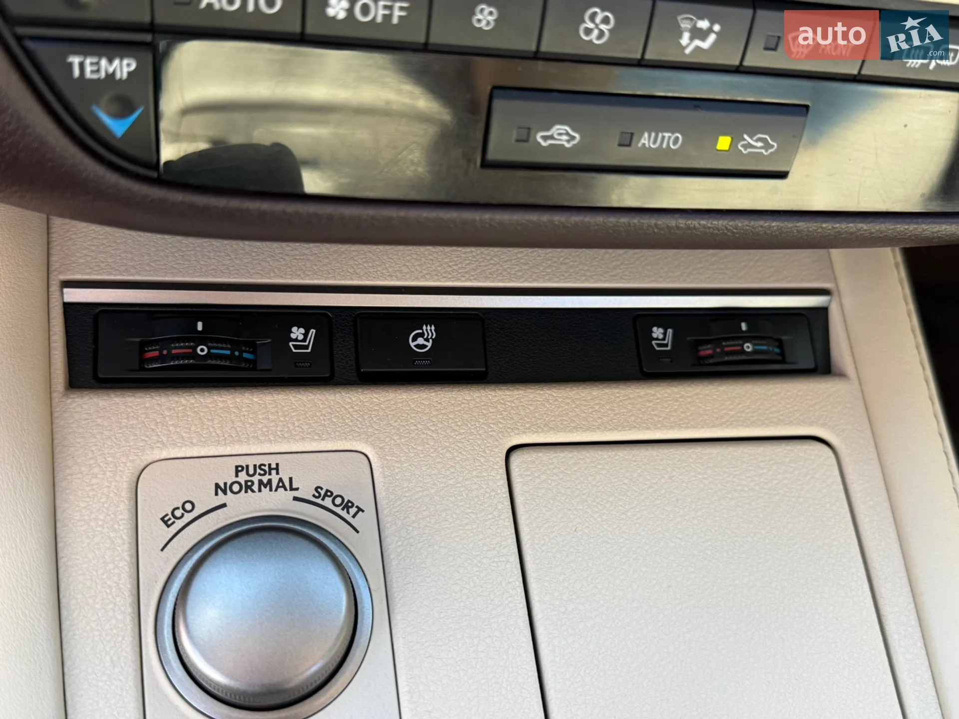 2016 Lexus ES - мініатюра 19