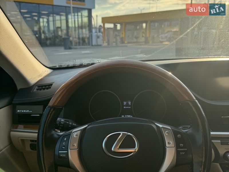 Седан Lexus ES 2014 в Дніпрі
