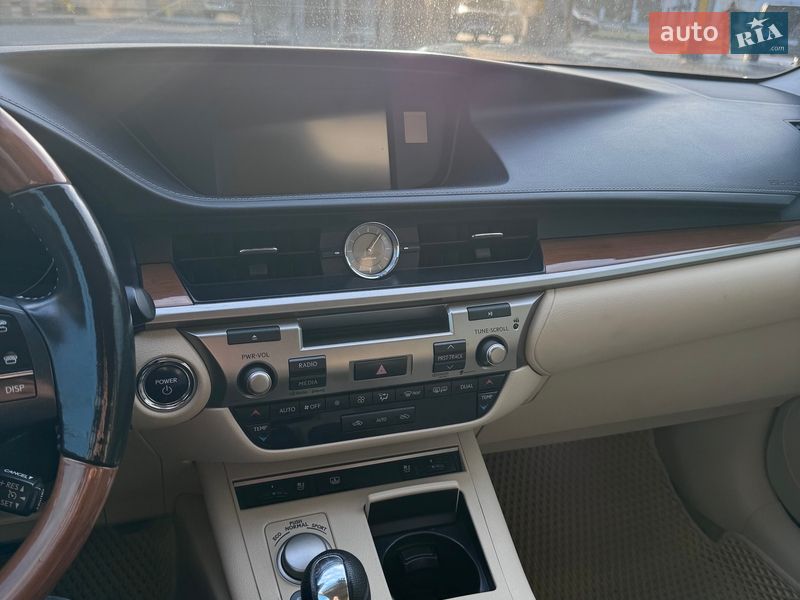 Седан Lexus ES 2014 в Дніпрі