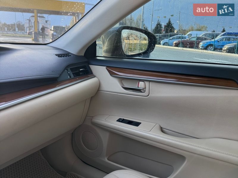 Седан Lexus ES 2014 в Дніпрі