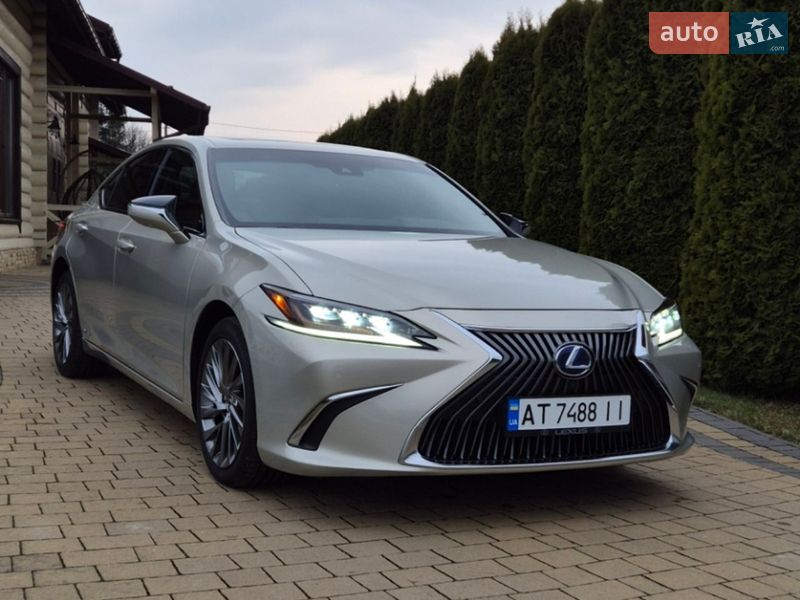 Lexus ES 2021