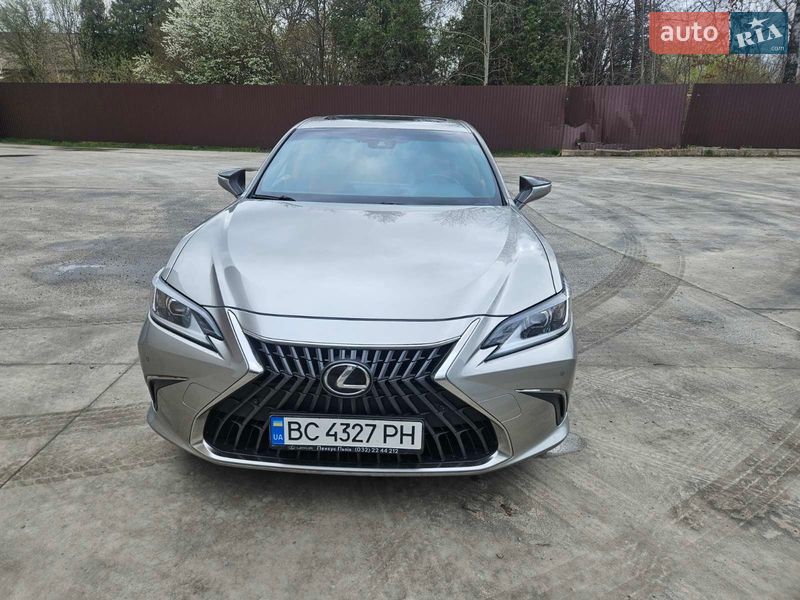 Lexus ES 2022
