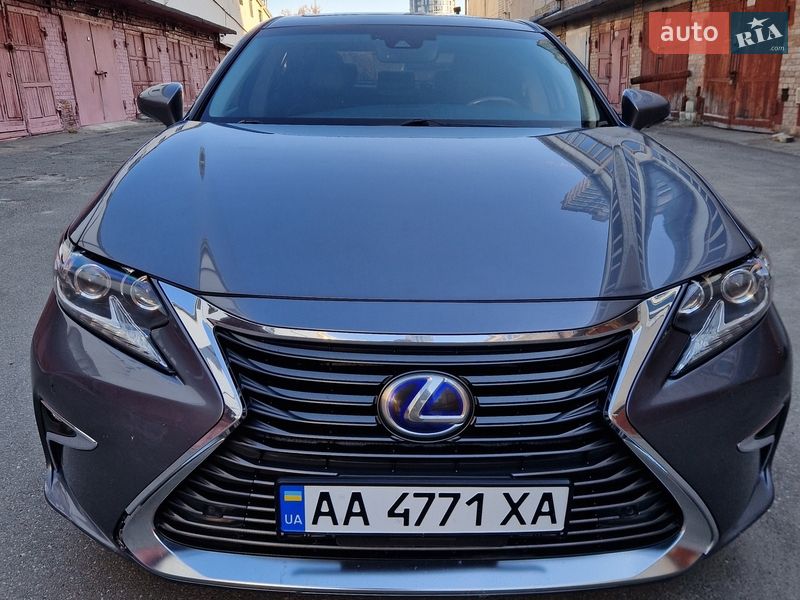 Седан Lexus ES 2015 в Киеве