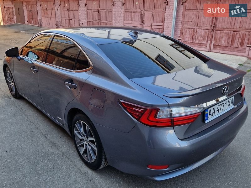 Седан Lexus ES 2015 в Киеве