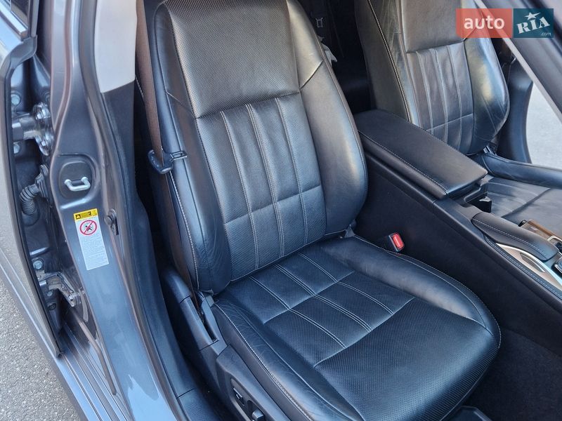 Седан Lexus ES 2015 в Киеве