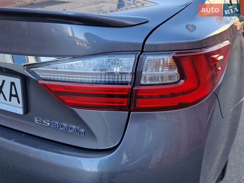 Седан Lexus ES 2015 в Киеве