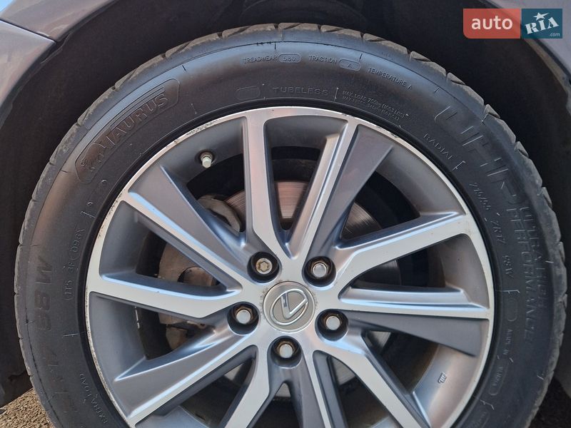 Седан Lexus ES 2015 в Киеве